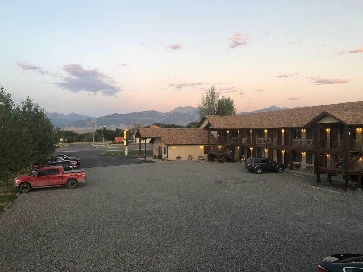 Red Bear Inn Ennis Exterior photo