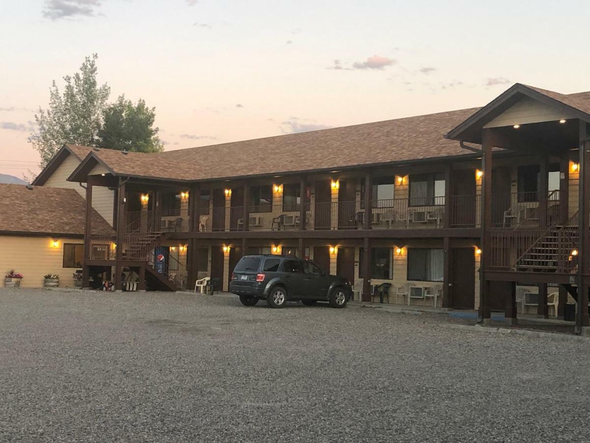 Red Bear Inn Ennis Exterior photo